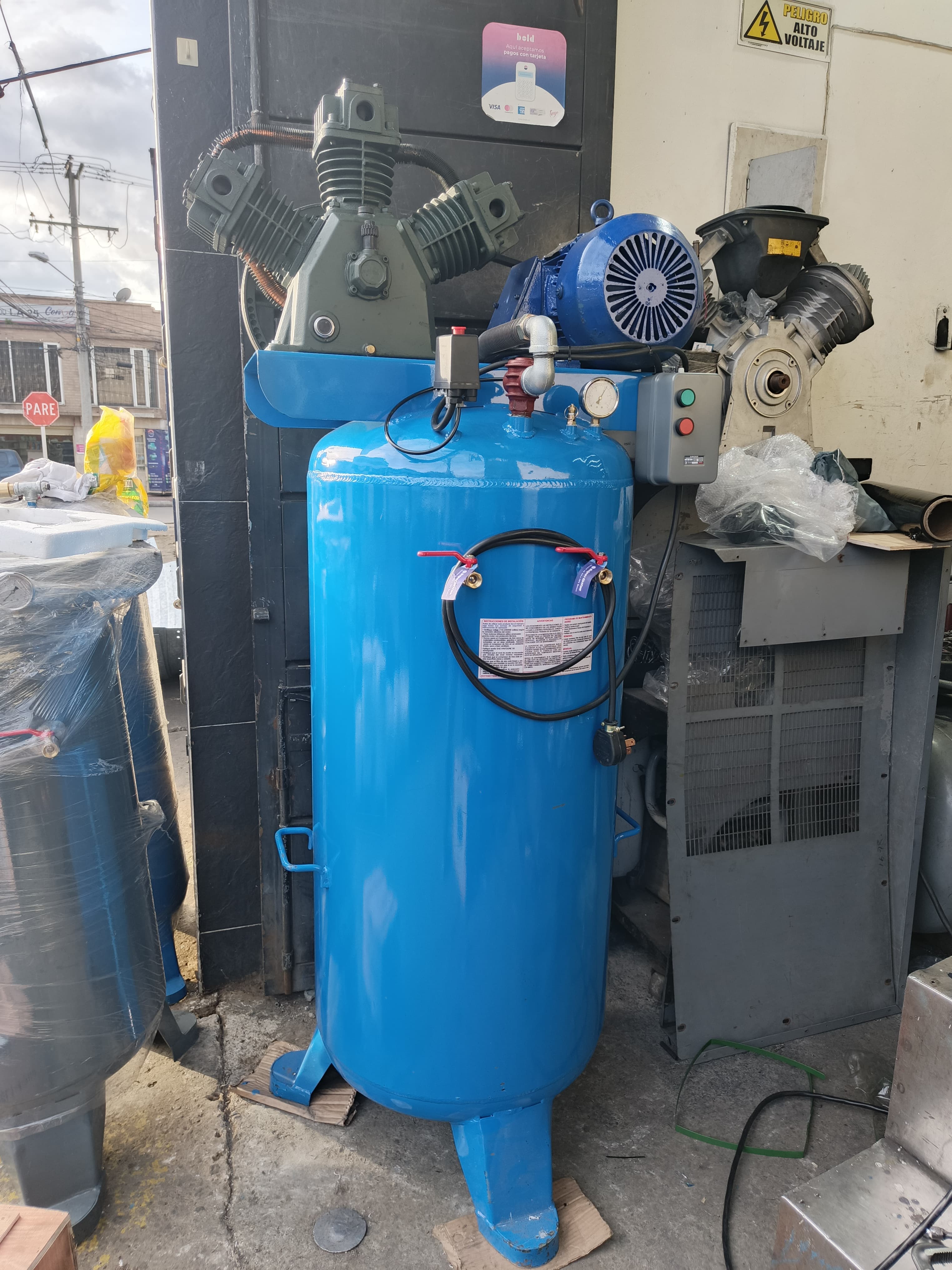 Compresor de pistón vertical para uso industrial